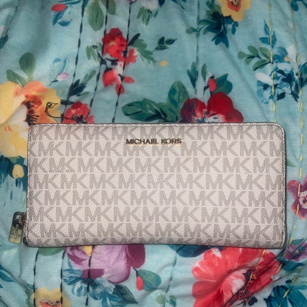 Michael kors wallet